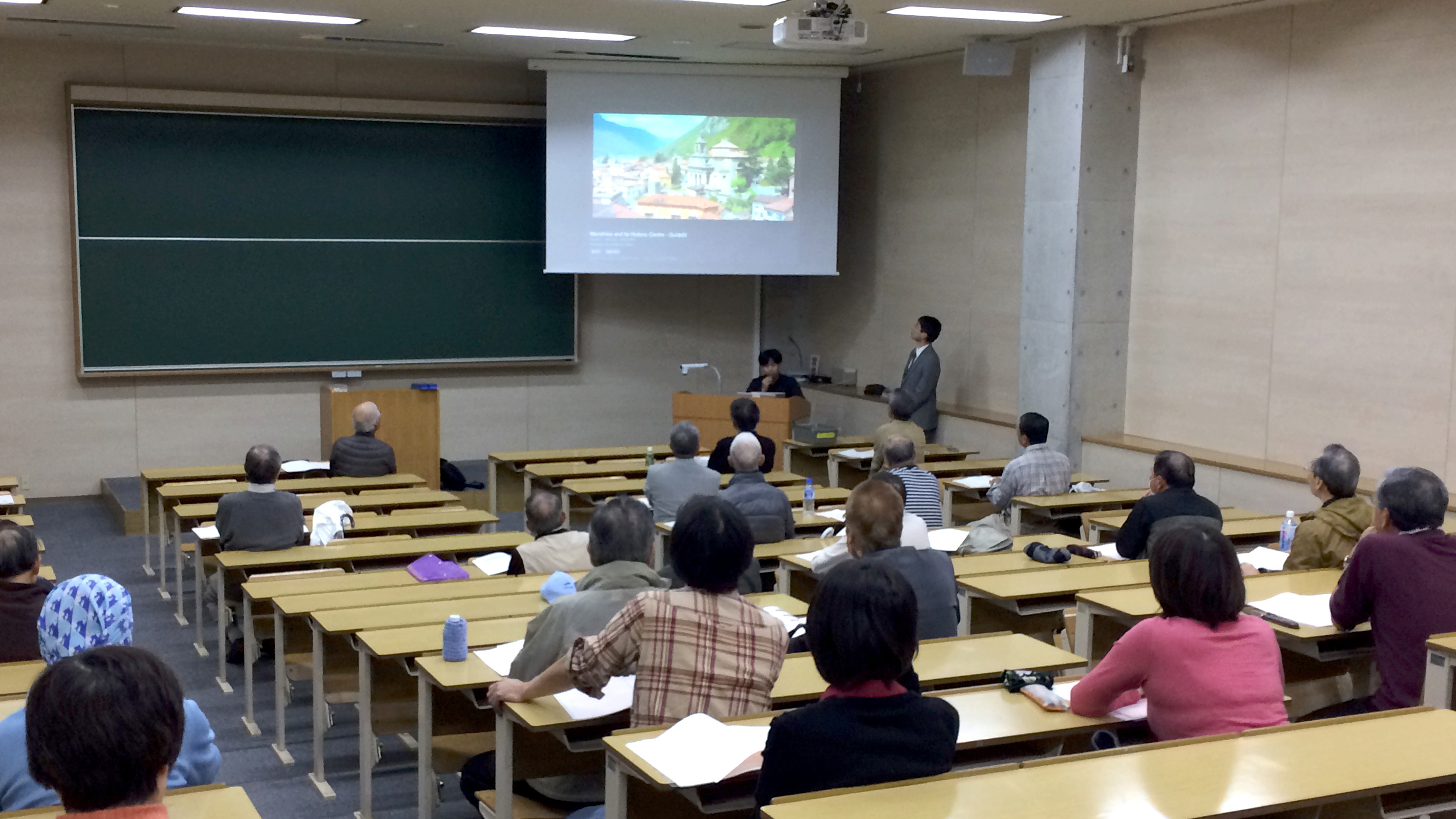 写真5：湘南工科大学平成29年度市民公開講座第3回「建てる　住む　考える」松村　耕　助教