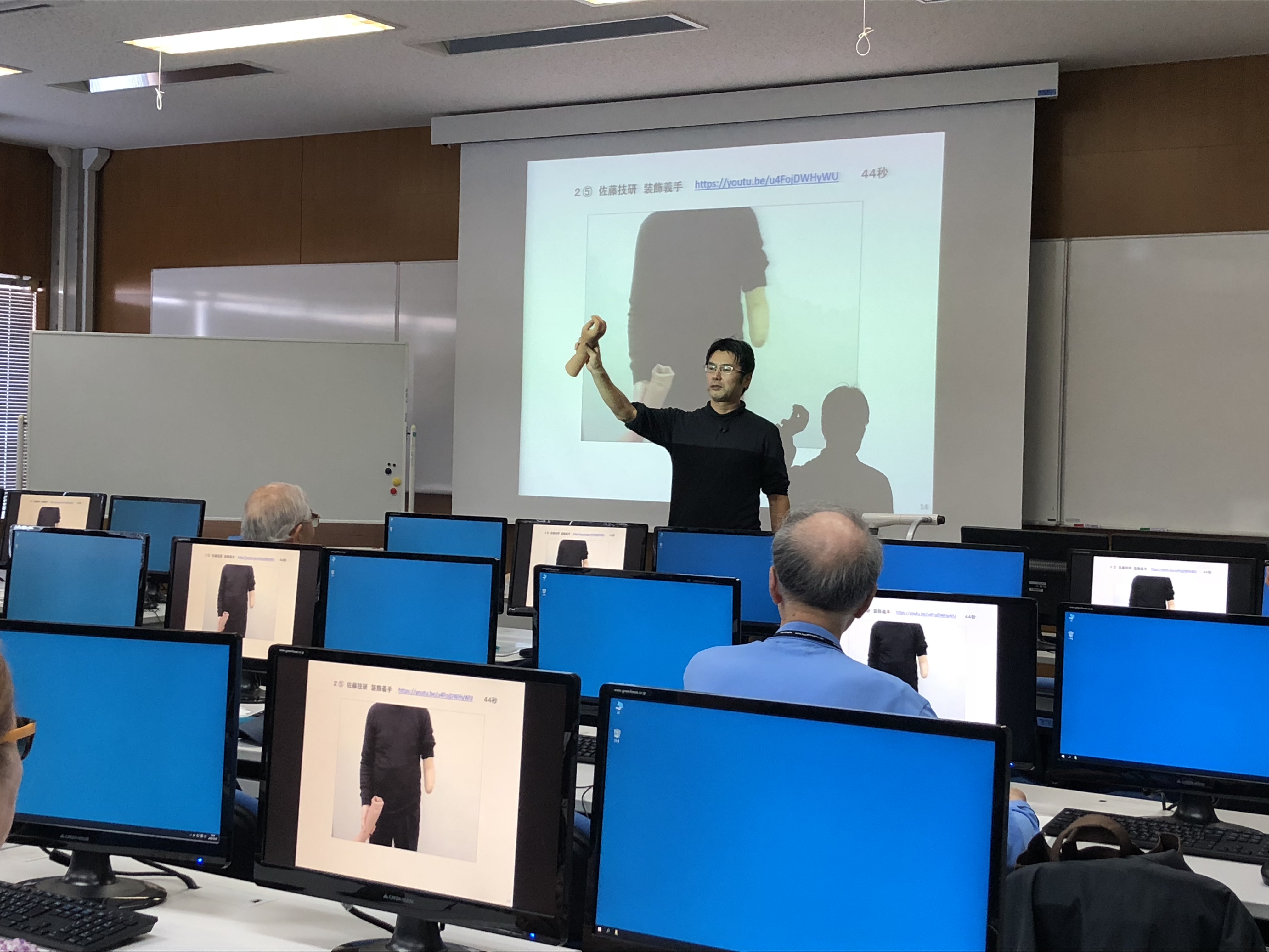 写真2：湘南工科大学平成30年度市民講座第4回「ＩｏＴを活用した電動義手開発の取り組み」森 貴彦 准教授